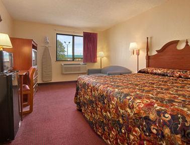 Super 8 By Wyndham Joplin Hotel Room photo